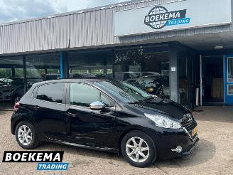 Auto incidentate Peugeot 208 1.2 VTi Oxygo Cruise Navi Clima Trekhaak 2014/1