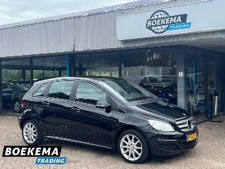Damaged car Mercedes B-klasse 160 Business Class Stoelverwarming Navi Trekhaak 2010/10