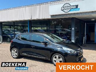 Damaged car Renault Clio 0.9 TCe Expression Navi Cruise-Control Airco 2013/9