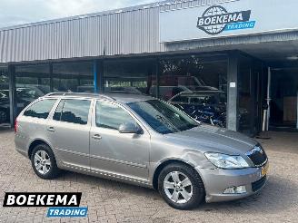 Damaged car Skoda Octavia Combi 1.6 TDI Business Line Navi Clima Elektrische ramen 2011/6
