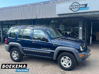 Vaurioauto  passenger cars Jeep Cherokee 2.4i Sport Plus Cruise-Control Trekhaak 2002/10