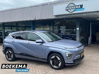 krockskadad bil auto Hyundai Kona Comfort Smart 48.4 kWh HUD Stuur- en Stuurverwarming 2024/7
