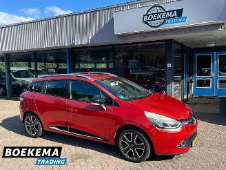 Vaurioauto  passenger cars Renault Clio Estate 0.9 TCe Expression Navigatie Cruise-Control Airco 2014/2