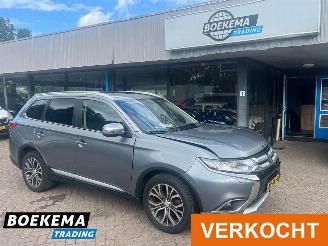 krockskadad bil auto Mitsubishi Outlander 2.0 Instyle Automaat Open Dak Navi Stoelverwarming 2016/1