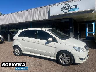 Schadeauto Mercedes B-klasse 180 CDI Navi Clima Leer Speedlimiter 2009/12