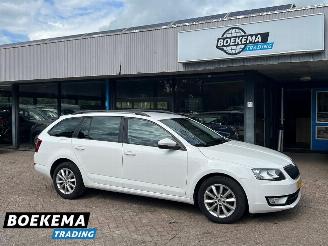 Schadeauto Skoda Octavia Combi 1.2 TSI Businessline Automaat Navi Cruise Clima 2016/2
