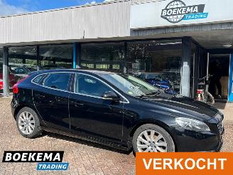 Vaurioauto  passenger cars Volvo V-40 1.6 D2 Summum Camera Navi Cruise Clima 2013/1