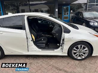 Toyota Prius 1.8 Executive JBL Navigatie Leer Stoelverwarming picture 5
