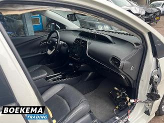 Toyota Prius 1.8 Executive JBL Navigatie Leer Stoelverwarming picture 18