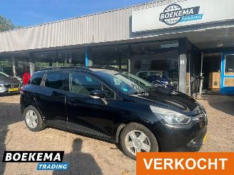 Damaged car Renault Clio Estate 1.5 dCi Expression Navi Cruise PDC Airco 2016/5