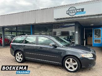 Damaged car Volvo V-50 2.0 Advantage 145PK Navi Airco Cruise-Control 2010/7