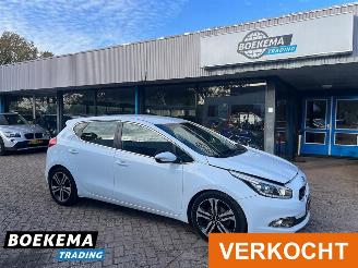 krockskadad bil caravan Kia Cee d cee'd 1.6 GDI Plus Pack Leer Navi Cruise Clima 2012/8