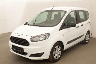 Damaged car Ford Transit Courier 1.0 Ecoboost 5 persoons 74 kw 2017/10