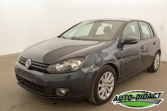 uszkodzony samochody osobowe Volkswagen Golf 1.6 TDI Airco 2010/4