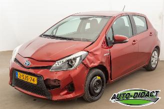Voiture accidenté Toyota Yaris 1.5 Full Hybrid 89.456 km Aspiration 2013/10