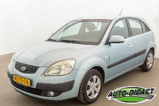 Coche accidentado Kia Rio 1.4 X-tra 2006/7