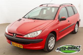 damaged passenger cars Peugeot 206 SW 1.4 One-Line 2005/12