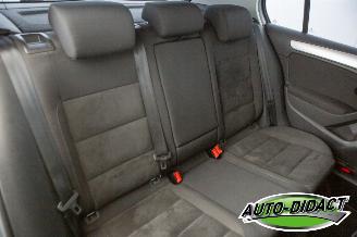 Volkswagen Golf 1.2 TSI Automaat Highline Bluemotion picture 36