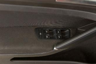 Volkswagen Golf 1.0 TSI 80.136 km Carpas Navi Camera picture 14
