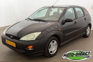 Auto incidentate Ford Focus 1.4-16V Trend Airco 2001/8