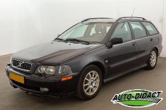 Damaged car Volvo V-40 2.0 Airco Leder Benzine/LPG 2002/7