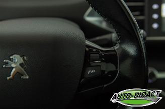 Peugeot 308 1.2 Clima Navi Pano Camera picture 15