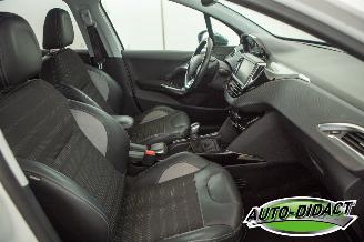 Peugeot 2008 1.2 PureTech 89.614 km Clima Navi picture 17