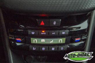 Peugeot 2008 1.2 PureTech 89.614 km Clima Navi picture 8