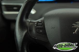 Peugeot 2008 1.2 PureTech 89.614 km Clima Navi picture 12