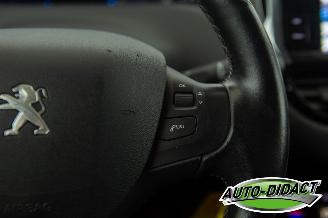 Peugeot 2008 1.2 PureTech 89.614 km Clima Navi picture 13