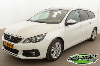 Avarii autoturisme Peugeot 308 1.2 PureTech Clima Navi Pano Camera Blue Lease Executive 2019/10