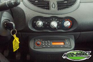 Renault Twingo 1.2-16V Authentique Airco picture 7