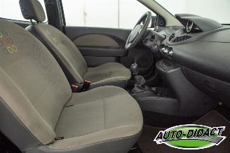 Renault Twingo 1.2-16V Authentique Airco picture 15