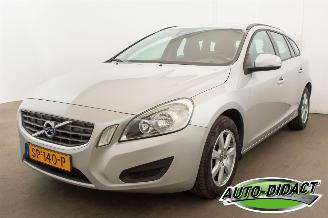 Schadeauto Volvo V-60 1.6 D2 Kinetic Clima Navi 2012/11