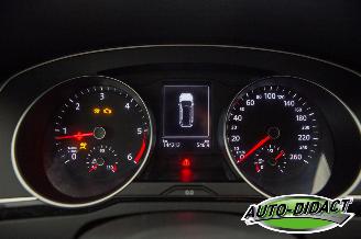 Volkswagen Passat 1.6 TDI Automaat Clima Navi Camera picture 6