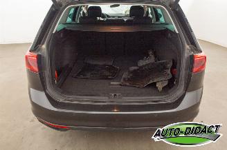 Volkswagen Passat 1.6 TDI Automaat Clima Navi Camera picture 43