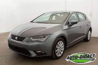 damaged passenger cars Seat Leon 2.0 TDI Automaar Clima Navi Camera 2016/8