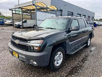 Vaurioauto  passenger cars Chevrolet Avalanche 5.3 4WD 1500 Automaat Clima Leder 2003/9