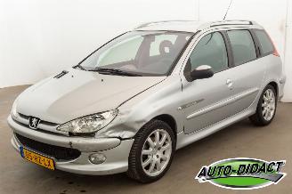 Vaurioauto  passenger cars Peugeot 206 SW 1.6-16V Quiksilver Airco 2005/10