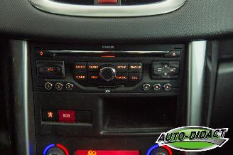 Peugeot 207 1.6 VTi Automaat Clima Navi Leder Pano Allure picture 8