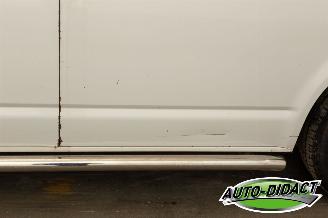 Volkswagen Transporter 2.0 TDI L2H1 Koelwagen Airco Navi picture 29