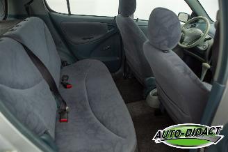 Toyota Yaris 1.3-16V Automaat VVT-i Sol picture 18