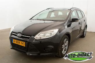 krockskadad bil auto Ford Focus Wagon 1.0 Airco EcoBoost Edition 2014/10