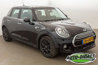 Mini Cooper 1.5 Airco Navi Business picture 2