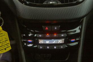 Peugeot 208 1.2 PureTech Automaat 107.250 km Navi Clima Allure picture 9