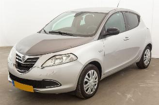 damaged passenger cars Lancia Ypsilon 0.9 TwinAir Automaat 127.914 km Airco Gold 2013/11