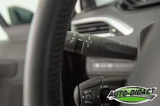 Peugeot 2008 1.2 PureTech 105.313 km Pano Airco Navi Blue Lion picture 17