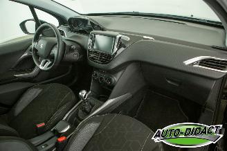 Peugeot 2008 1.2 PureTech 105.313 km Pano Airco Navi Blue Lion picture 20