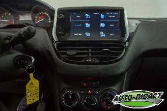 Peugeot 2008 1.2 PureTech 105.313 km Pano Airco Navi Blue Lion picture 11