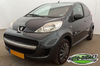 Schadeauto Peugeot 107 1.0-12V Airco Millesim 200 2011/3